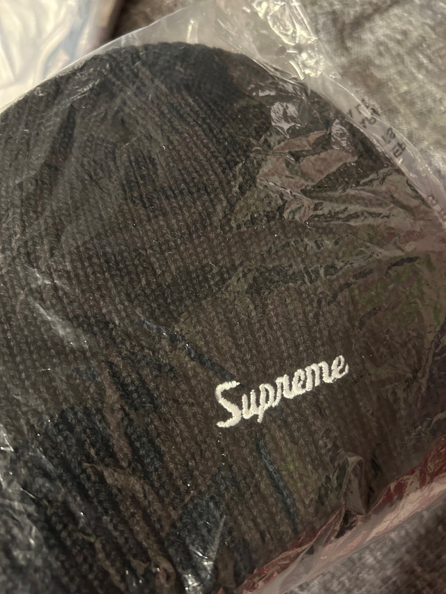 Supreme beanie in Men's in City of Toronto