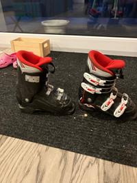 Kids ski boots 