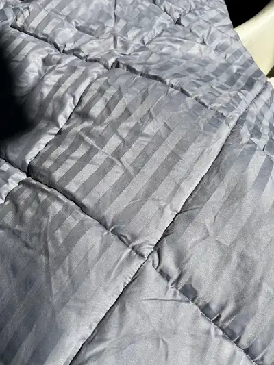 Comforter Cozy Queen size (like new), View more