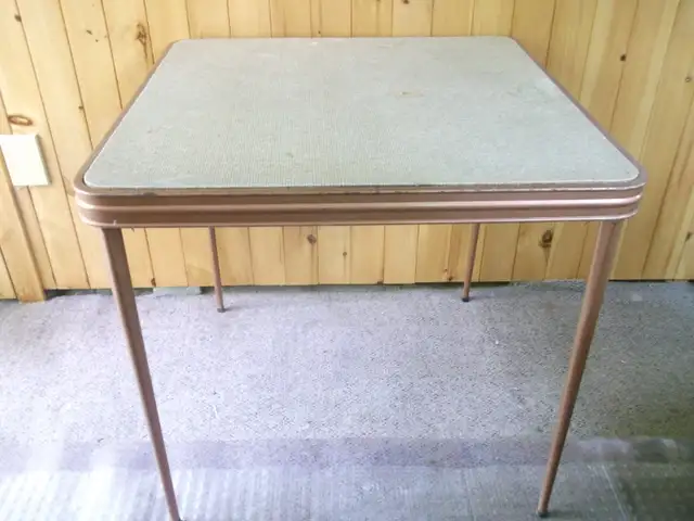 Table pliante. in Other Tables in Trois-Rivières - Image 2