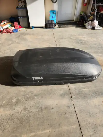 Opens from both sides. Comes with two sets of keys.