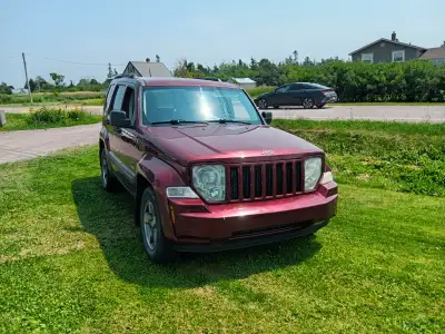 2008 JEEP LIBERTY 3.7l v6 engine only 195k, has studded tires on alloy rims and summer tires on allo...