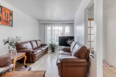 Ensemble salon en cuir véritable Pas de faux cuir nulle part. Aucune tâche ou égratignure. 1 Sofa de...
