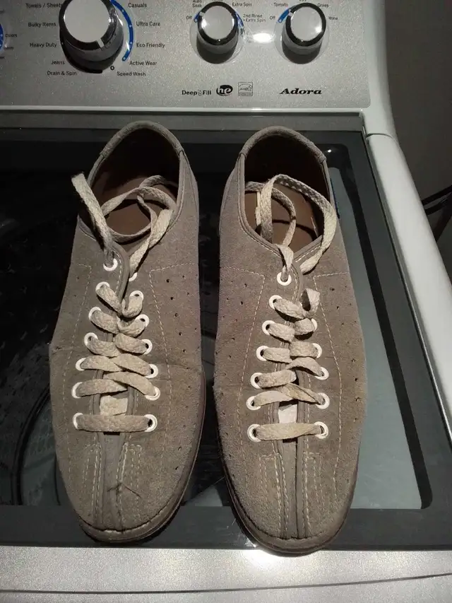 Womens Bowling Shoes size 8 in Men's Shoes in Oshawa / Durham Region - Image 2