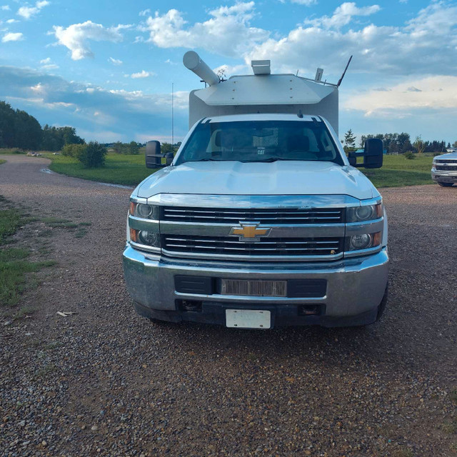 2015 Chevrolet 2500 in Cars & Trucks in Calgary