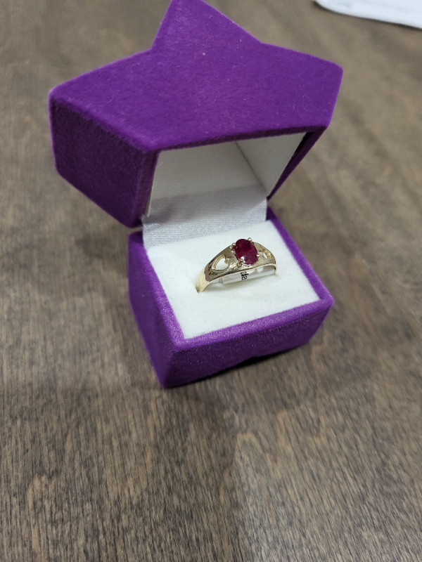 Brand New 10KT Gold Natural Ruby Ring For Sale in Jewellery & Watches in London - Image 4