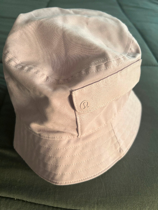 Lulu bucket hat in Other in Moncton - Image 3