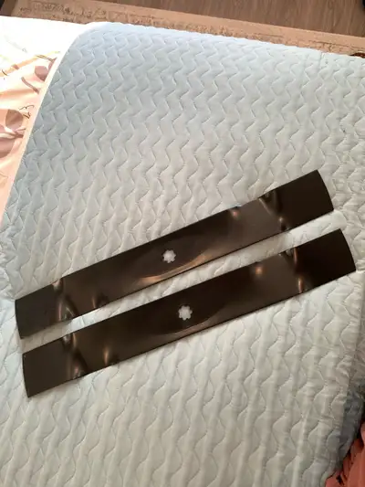 Bought wrong size. New. For John Deere 42” deck. Measures 21 3/8” long by 2 3/4” wide. Compatible wi...