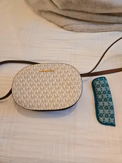 Designer Purse Michael Kors, View more