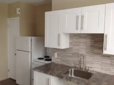 One bedroom apartment in quiet security building. (On third floor). Great location, walk to everywhe...