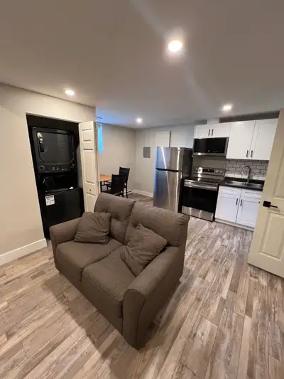 1 bed/1 bath basement suite available in Aberdeen starting December 1st. Suitable for single occupan...