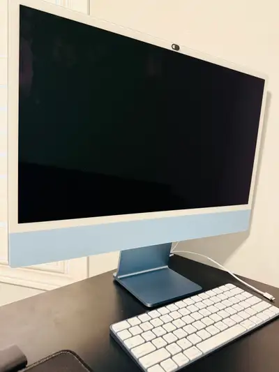 iMac barely used just sits collecting dust, Looking to sell comes with box and all essentials that w...