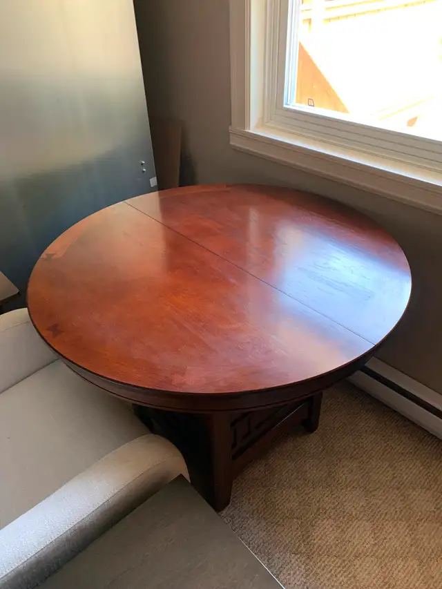 Kitchen Table and Chairs in Dining Tables & Sets in City of Halifax - Image 3