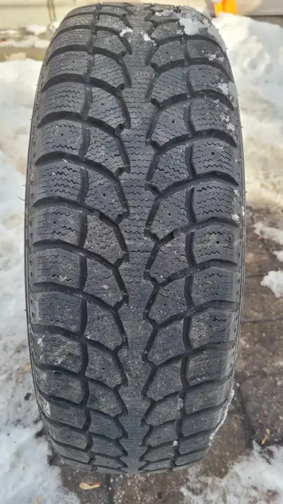 225/65r/17 Used 1 season, rims fit on 2015 dodge grand caravan