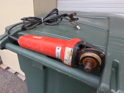 For sale a used but in good overall condition, a Hilti 4.5"-5" Angle Grinder AG 500-7SE Corded Hand...