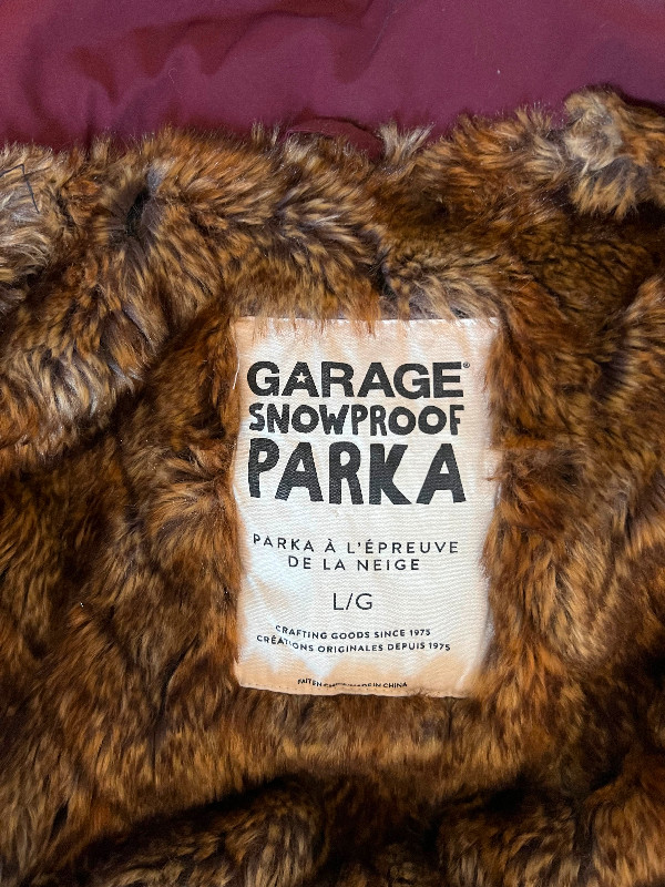 Garage Women’s Snowproof Parka Jacket Winter Wear in Maroon dans Femmes - Hauts et vêtements d'extérieur  à Longueuil/Rive Sud - Image 3