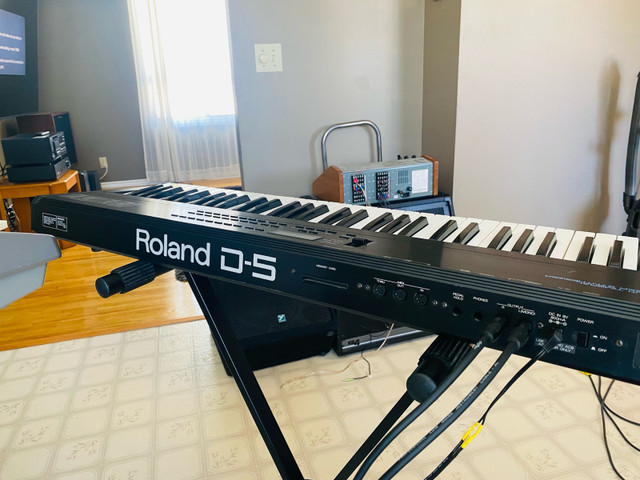 Roland D-5 Linear Synthesizer with Keyboard Stand in Pianos & Keyboards in Winnipeg - Image 4