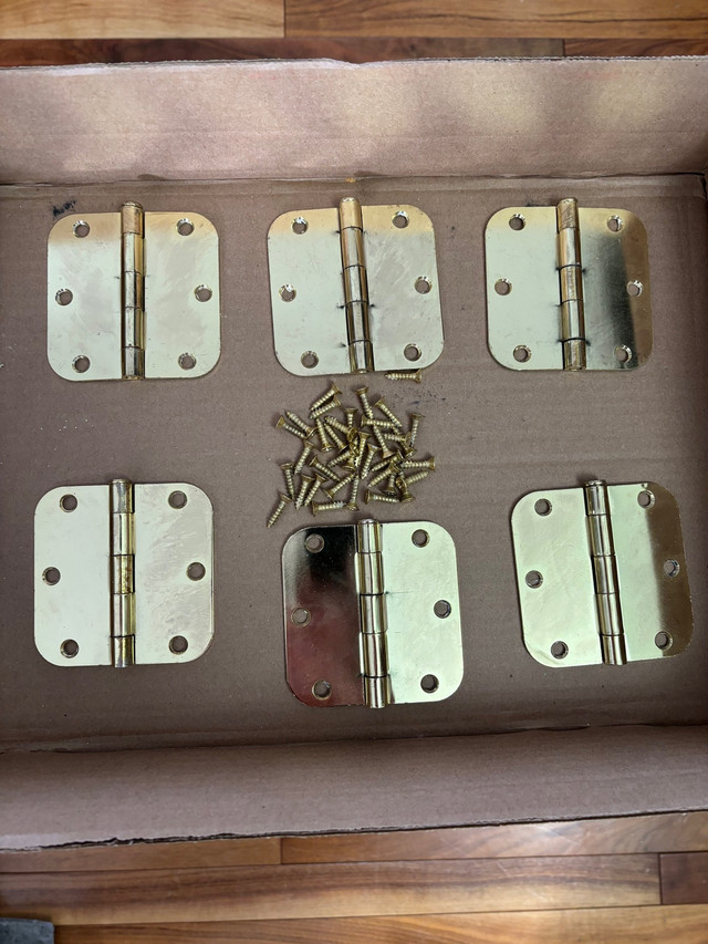6 Brass Coloured 3.5” Steel Reversible Hinges in Hardware, Nails & Screws in Prince Albert
