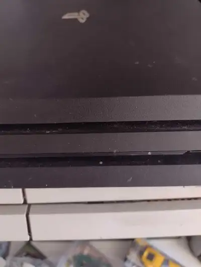 Console PS4 avec 1 controle et câble, View more