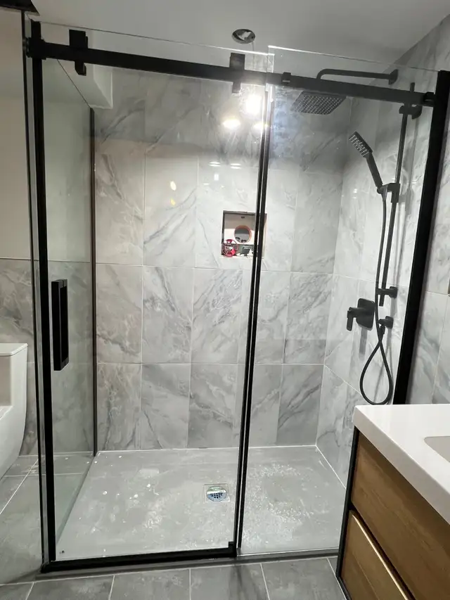 Service d'installation de portes de douche in Windows, Doors & Trim in City of Montréal - Image 3
