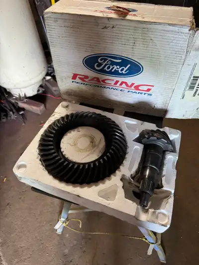 Différentiel Ford mustang 8.8 1984 à 2010 Pour plus d’infos 8198186035.