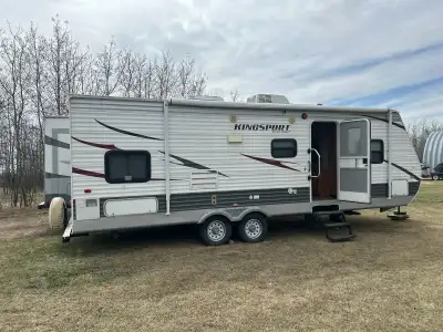 27ft plus 36in hitch …..One slide out. Queen size bed in front bedroom, under bed storage. Tub/ show...