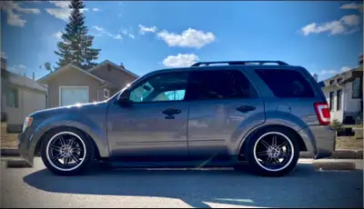 Goodyear eagle sport all-season tires wrapped on 18"Tenzo R GF-7 rims. Was on my 2009 Ford escape, u...