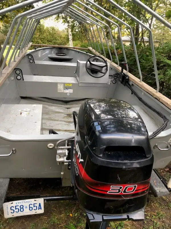 16 foot aluminum fishing boat, 30 hp motor and trailer in Powerboats & Motorboats in Muskoka - Image 4