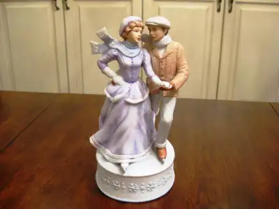 Vintage 1988 Enesco Treasured Memories Winter Love 3rd. issue Dancing Couple hand Painted Porcelain...