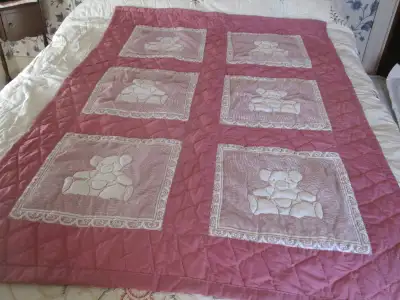 BEAUTIFUL HAND DONE BABY QUILT $75 NEVER USED APPROX. 50"L x 46" W AD VISIBLE THEN ITEM AVAILABLE