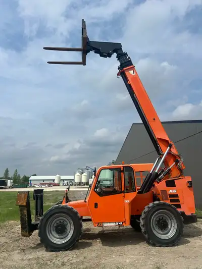 2017 SkYTRAK 10054 Telehandler Machine Specs: Hours 6184 10000lb lift capacity 54 ft max reach Cummi...