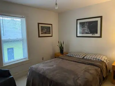 One bed room for rent in down town Midland Ontario only for one person in down town Midland. Older h...