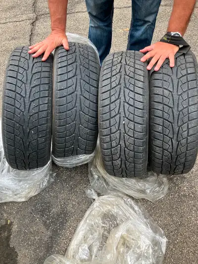 4 pneus d’hiver Sailun ice blazer 195/65 r15 (100$) Non vendu séparément.