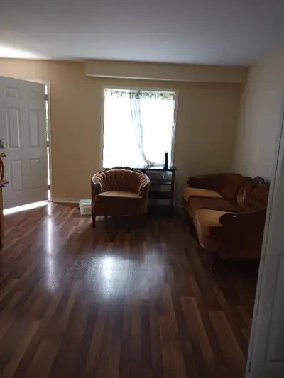 A house with 5 bedrooms, 2 washrooms,sharing kitchen, dining, livingroom & laundry room. It’s access...