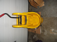 Rubber maid commercial floor bucket and wringer