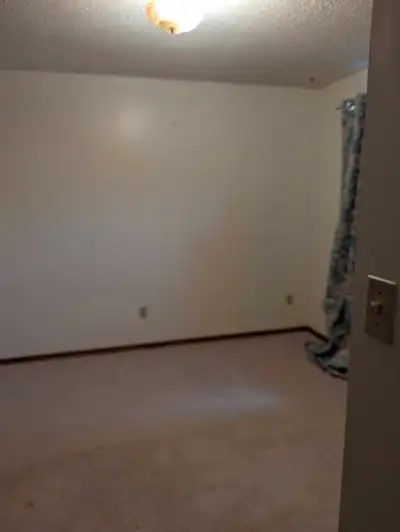 Large room for rent in Crooked Creek.