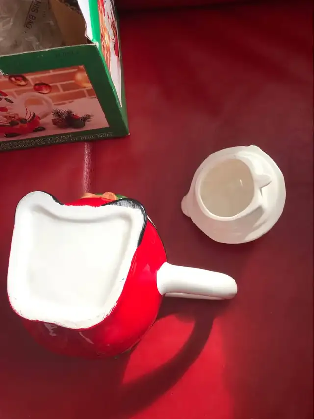 Christmas tea pot in Holiday, Event & Seasonal in Hamilton - Image 7