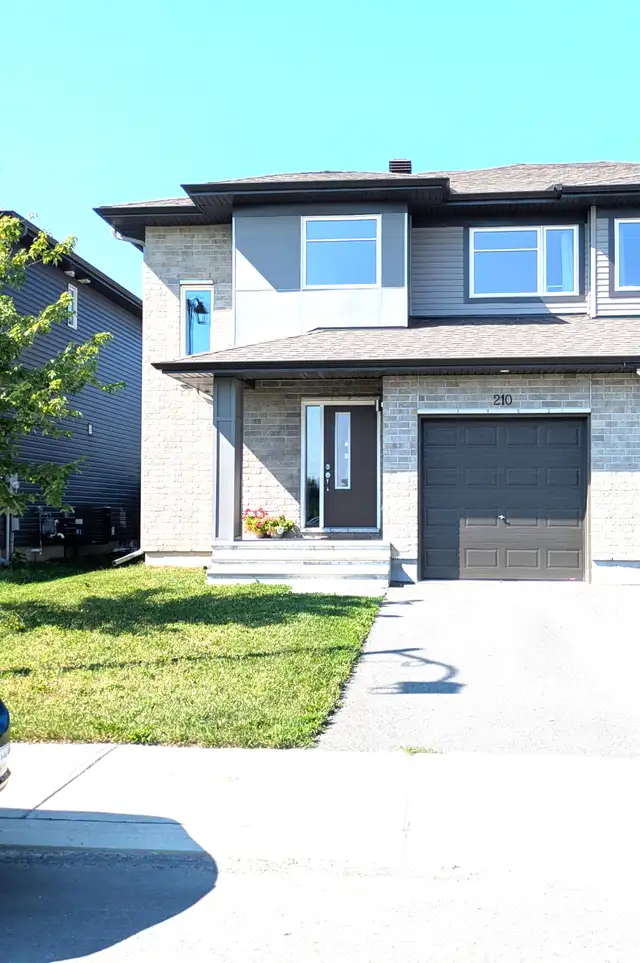 3 Beds 2.5 Baths - House Carleton PlaceCA$2,700 / Month