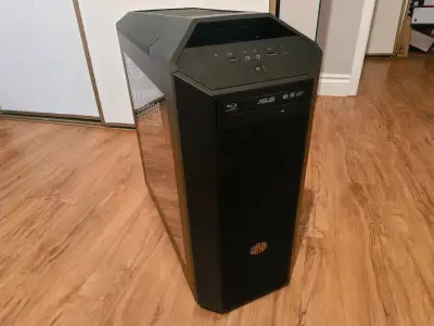 Selling my second gaming PC. Still runs games really well with plenty of room in the case for upgrad...