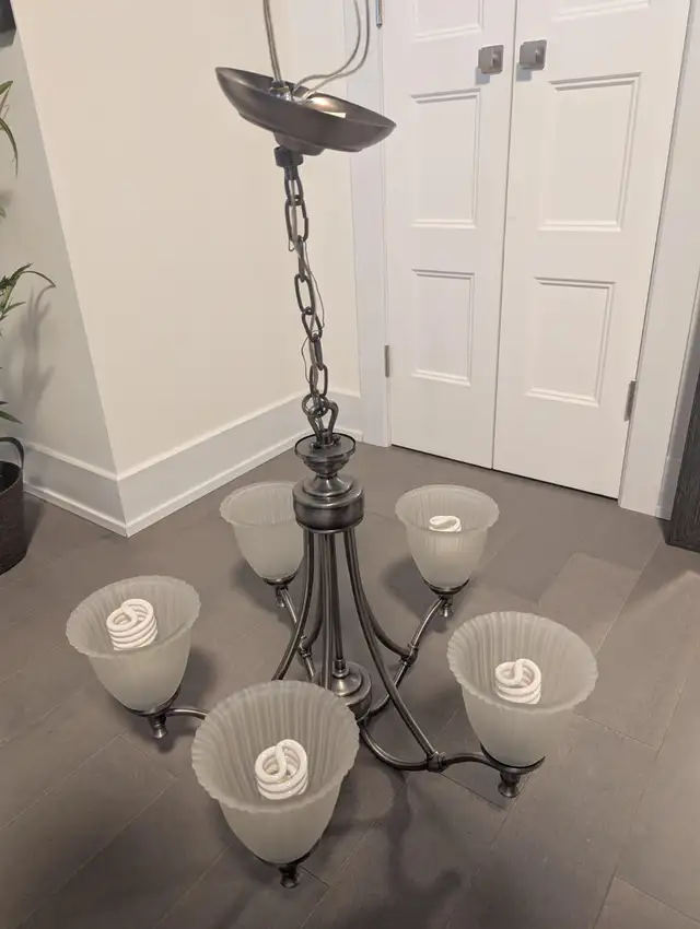 Luminaire suspendu à 5 lumières – Fini nickel brossé in Indoor Lighting & Fans in City of Montréal - Image 2