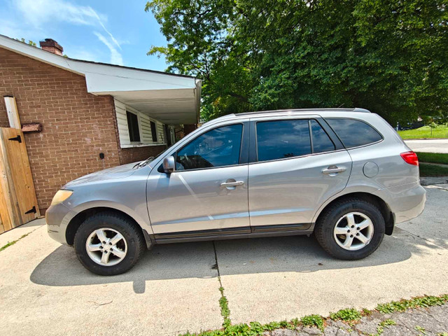 Safty Approved Hyundai Santa Fe 2007 Grey in Cars & Trucks in Sarnia - Image 2