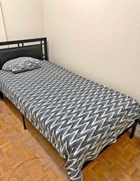 Twin Metal Bedframe Set!!