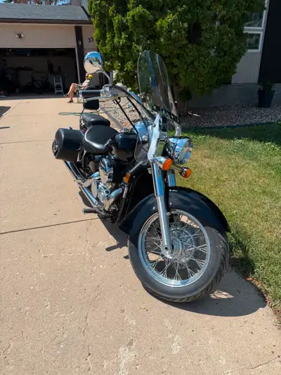 Low milage, Like new black 750 Shadow. comes with wind shield, saddle bags, seat rest and helmet loc...