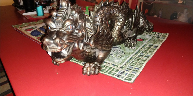 Grand biblo dragon 40$ dans Art et objets de collection  à Trois-Rivières - Image 2