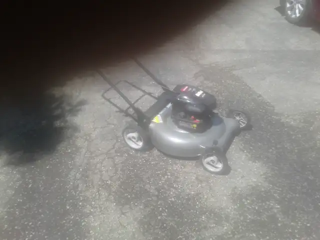 Lawnmowers: sales and repair in Lawnmowers & Leaf Blowers in Kitchener / Waterloo - Image 4