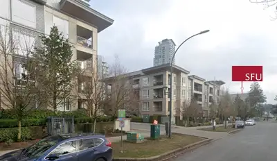 Surrey Central furnished private bedroom with private bathroom in a large 2 bed/2 bath apartment (90...