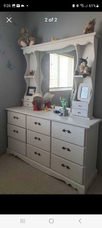 Dresser with 9 drawers