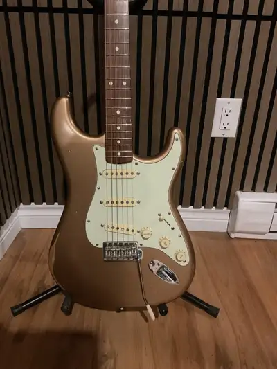 Fender Vintera Road Worn 60’s Stratocaster , Nitro finished in Relic Fire mist Gold , hot 60’s picku...