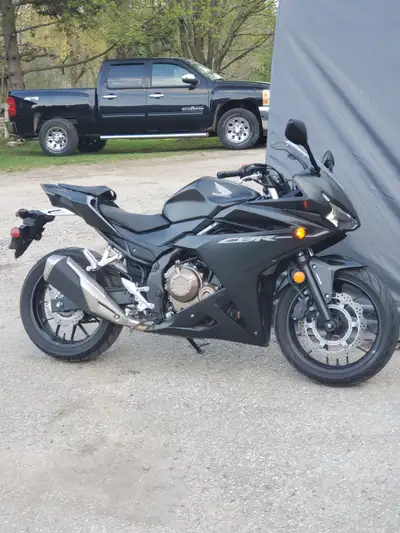 Fun reliable bike . Easy to ride, original owner, couple upgrades(airfilter , leavers and fender eli...