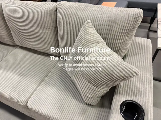 comfy sectional sofa  in Couches & Futons in Markham / York Region - Image 3